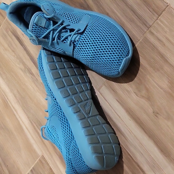 Nike Sneakers - Picture 5 of 5